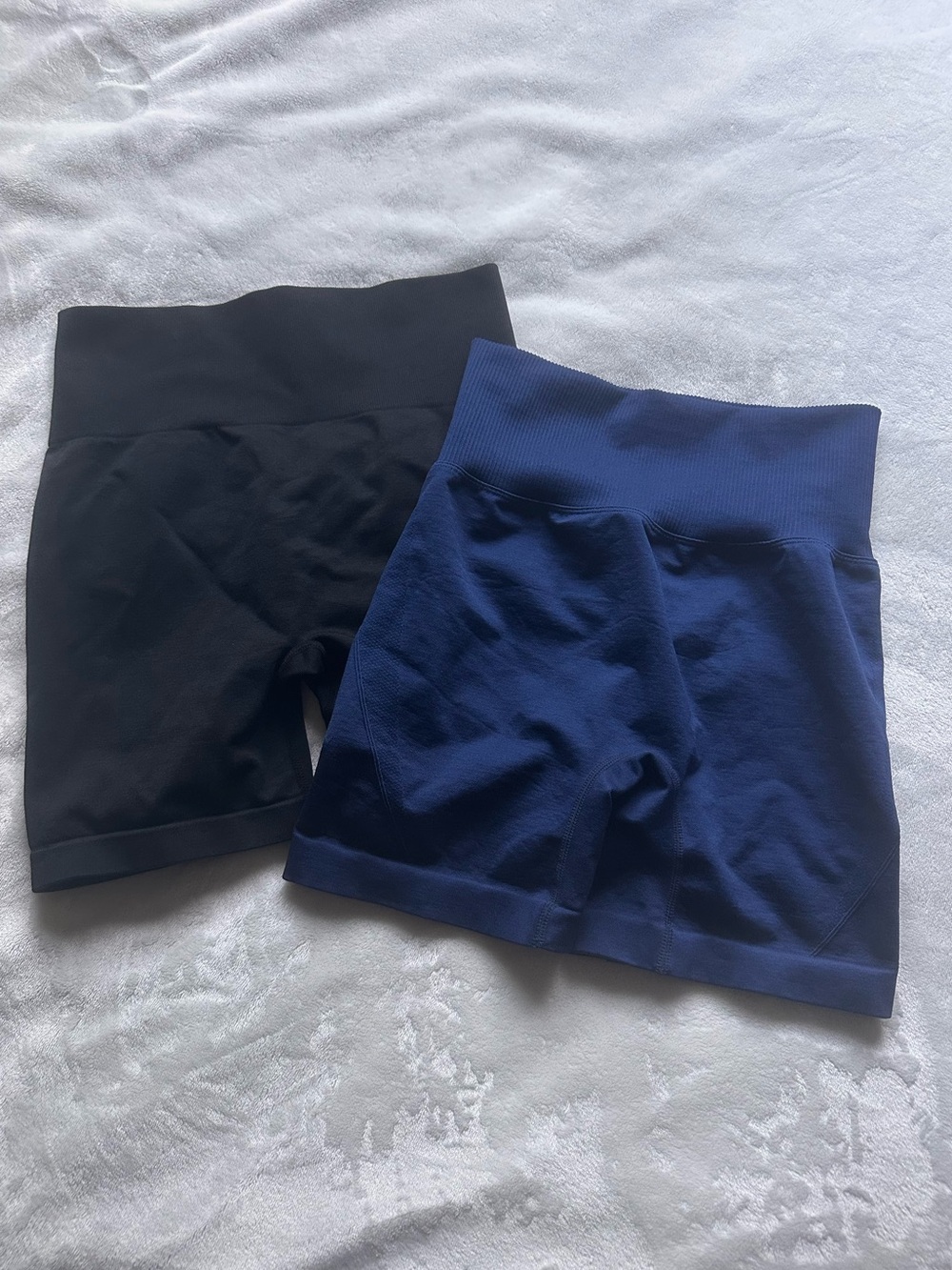 Set of 2 Seamless High-Waisted Scrunch Workout Shorts - Black & Navy Blue